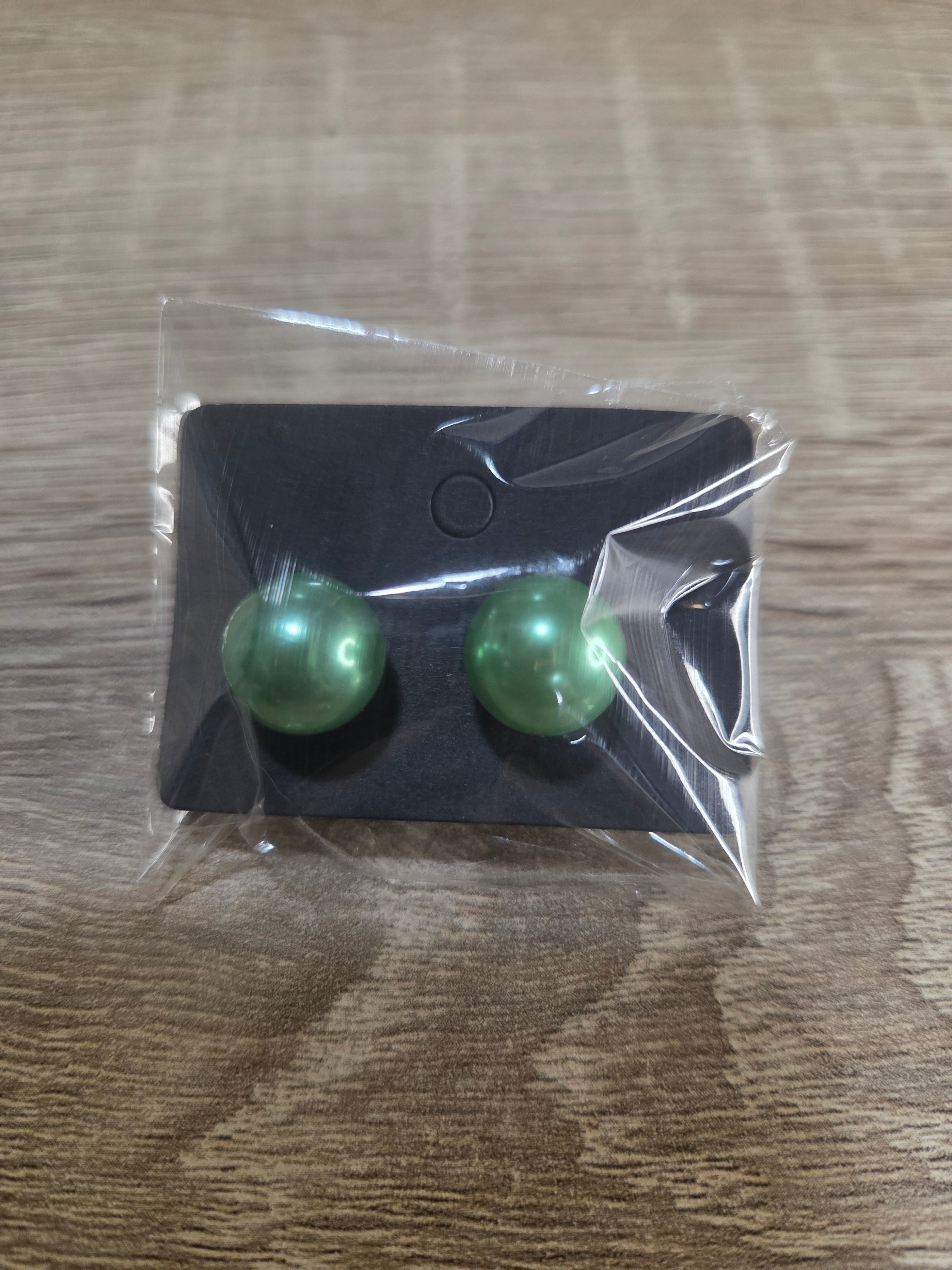 BIG PEARL STUDS